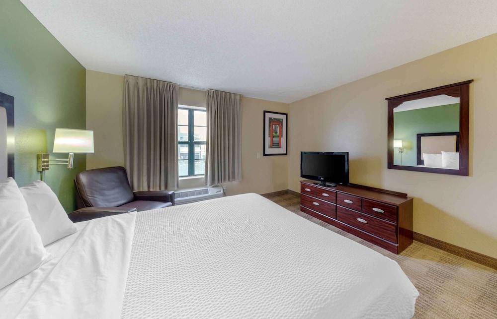 Extended Stay America Suites Orange County Huntington Beach - Room