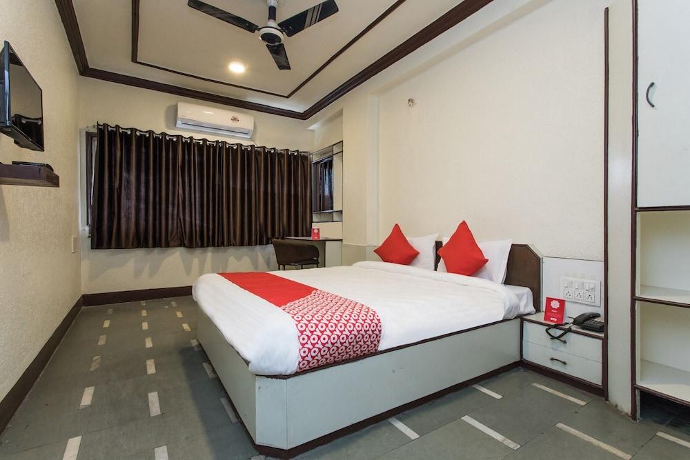 OYO 2760 Hotel Chanakya - Room