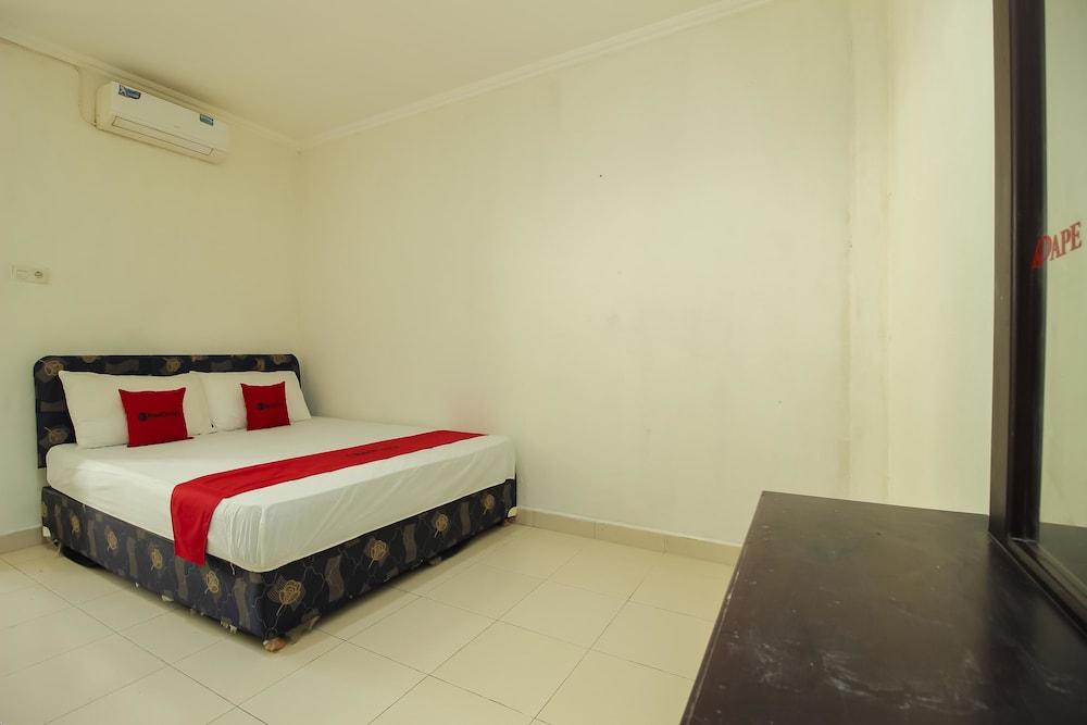RedDoorz @ Malalayang Manado - Room