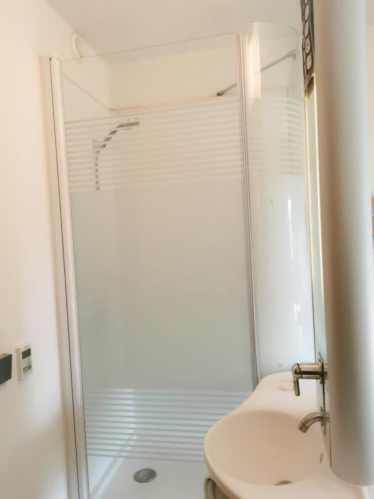 SUN1 Wynberg - Bathroom