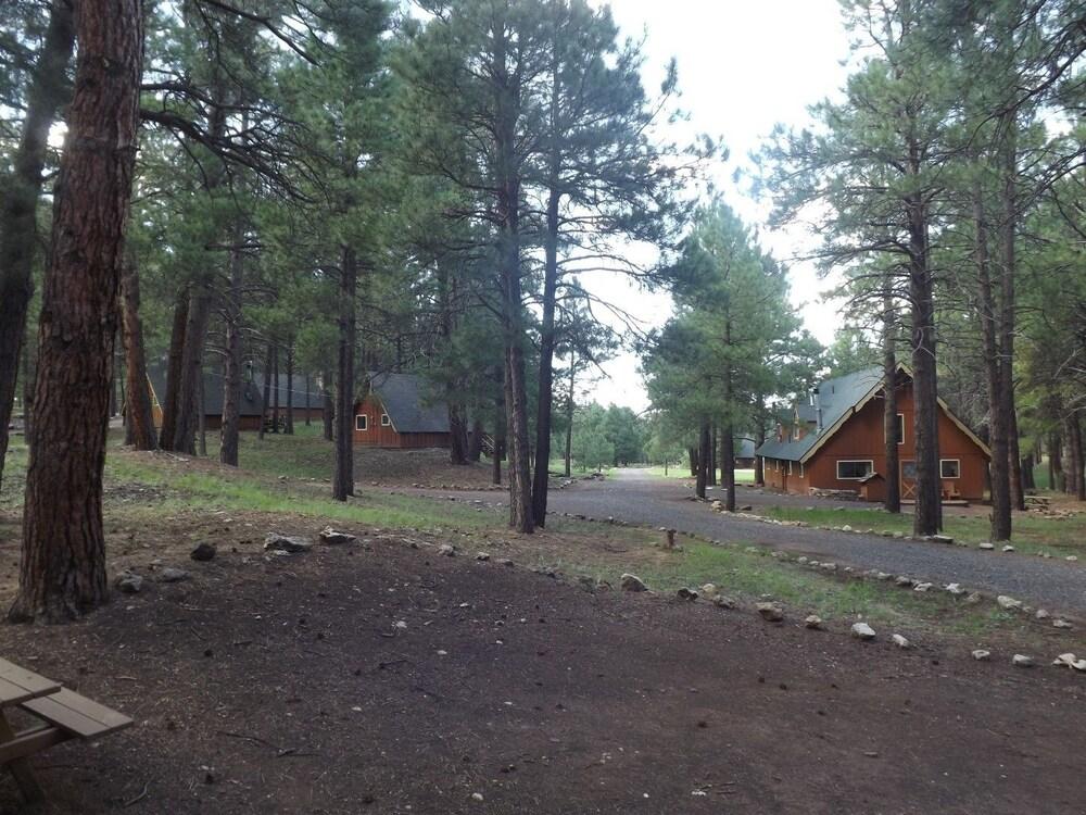 Arizona Mountain Inn and Cabins - Exterior