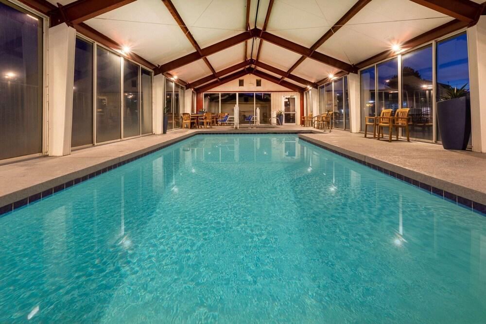 Super 8 by Wyndham Conference Center NAU/Downtown - Indoor Pool
