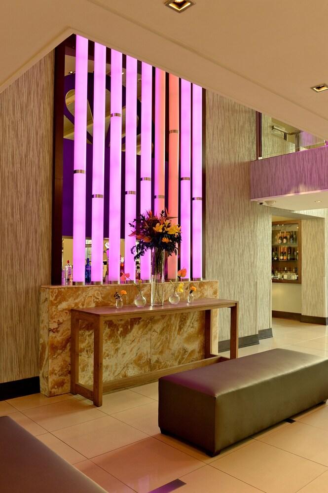 Piazza Hotel Montecasino - Lobby Sitting Area