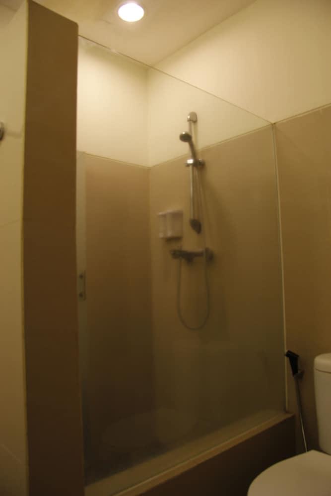 Griya Sintesa Hotel - Bathroom