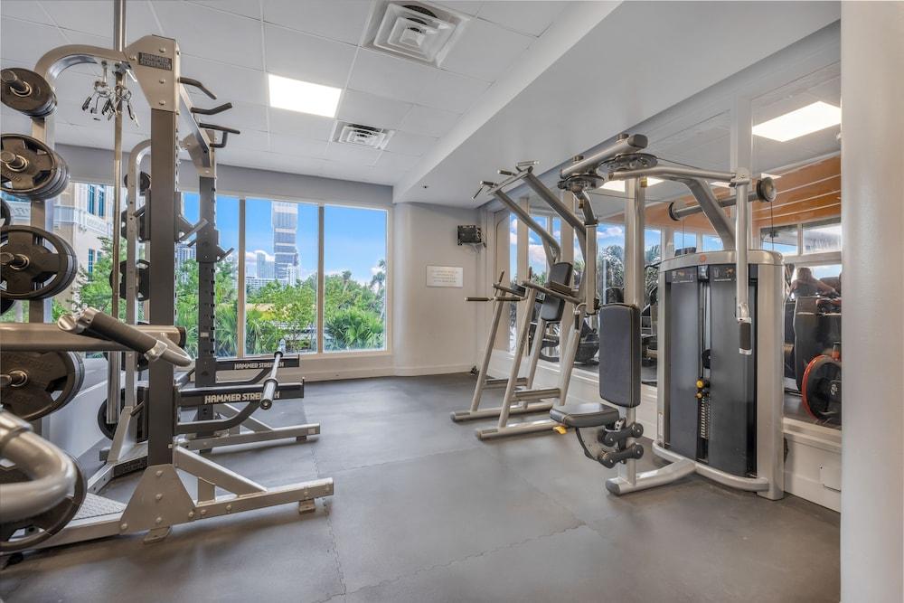 3 Bedroom Condo With Stunning Balcony View - Gym