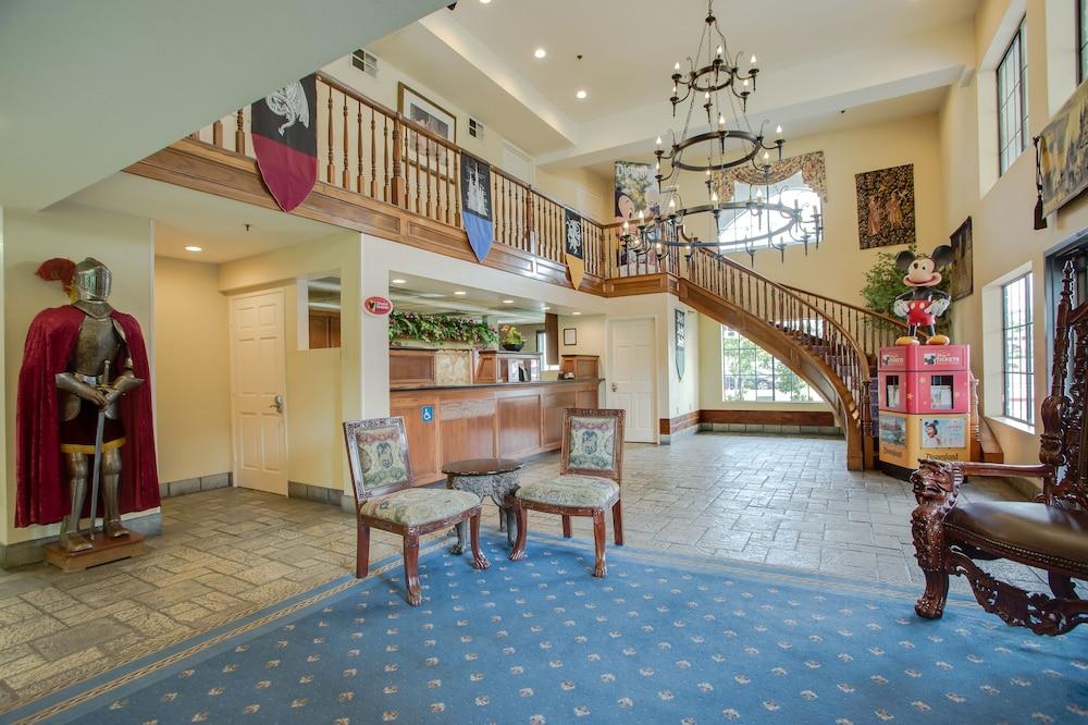 Castle Inn and Suites - Lobby