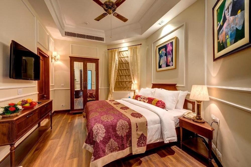 The Astor Kolkata - Room