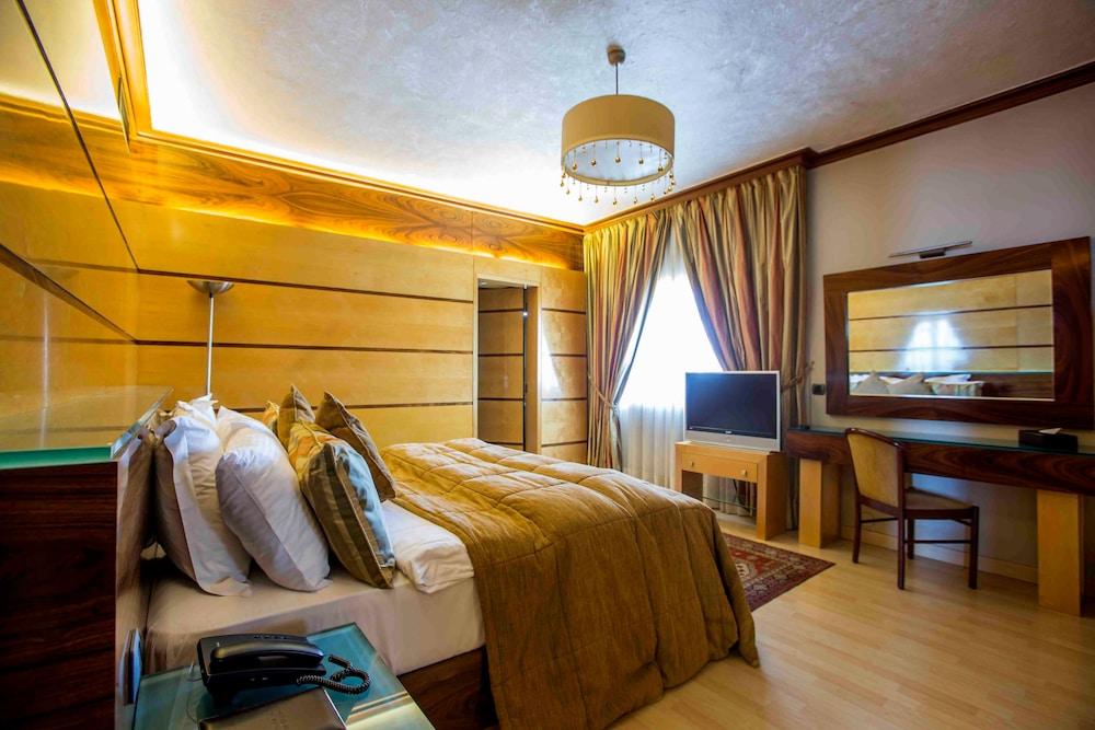 Lahoya Suites - Room