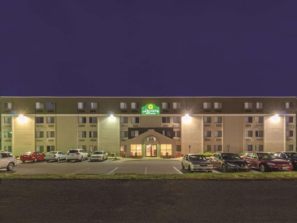 La Quinta Inn & Suites by Wyndham Warwick Providence Airport - Exterior
