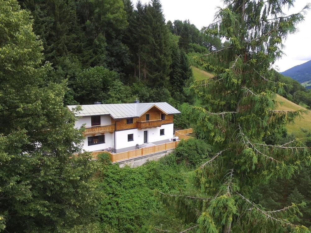 Chalet in Bruck Near ski Lift - Featured Image