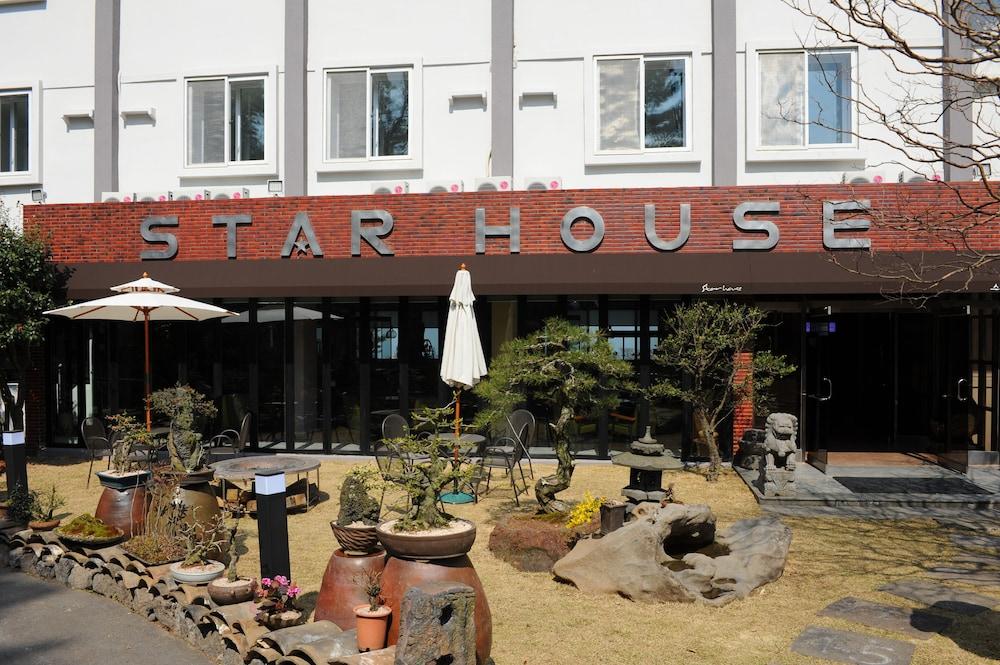 Star House - Exterior