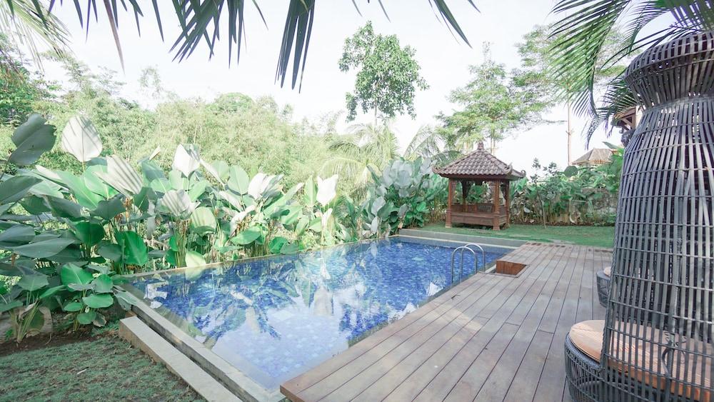 Shanaya Resort Malang - Private Pool