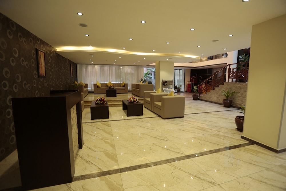 Cassiopeia Hotel - Lobby Sitting Area
