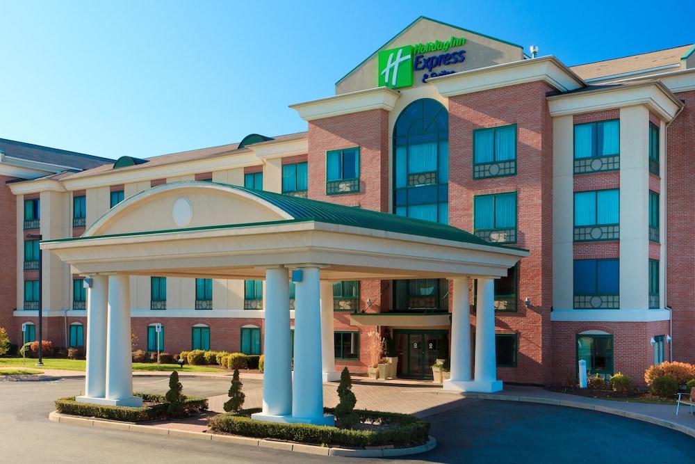 Holiday Inn Express Hotel & Suites Warwick-Providence (Arpt), an IHG Hotel - Featured Image