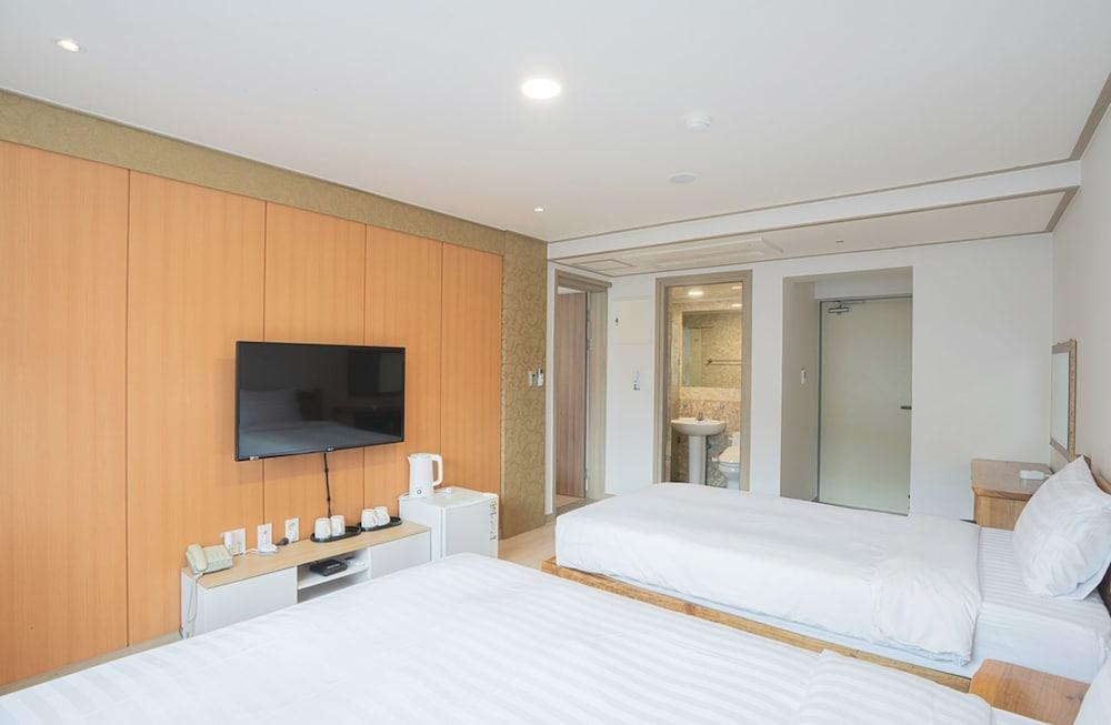 J2 Family Hotel Jeju - Room
