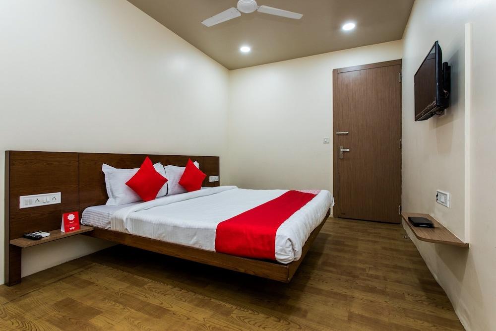 OYO 11929 Hotel Ridhi Sidhi - Featured Image