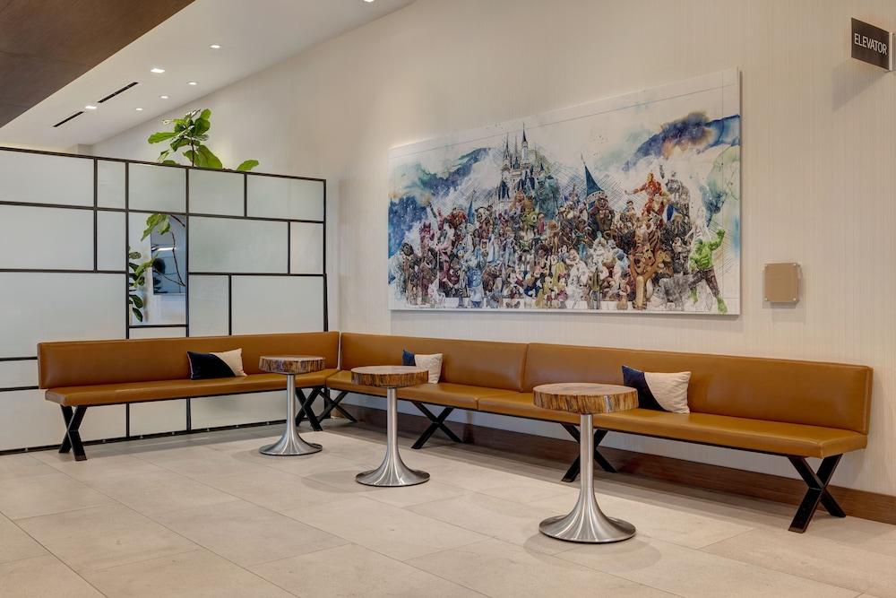 Home2Suites by Hilton Anaheim Resort - Lobby