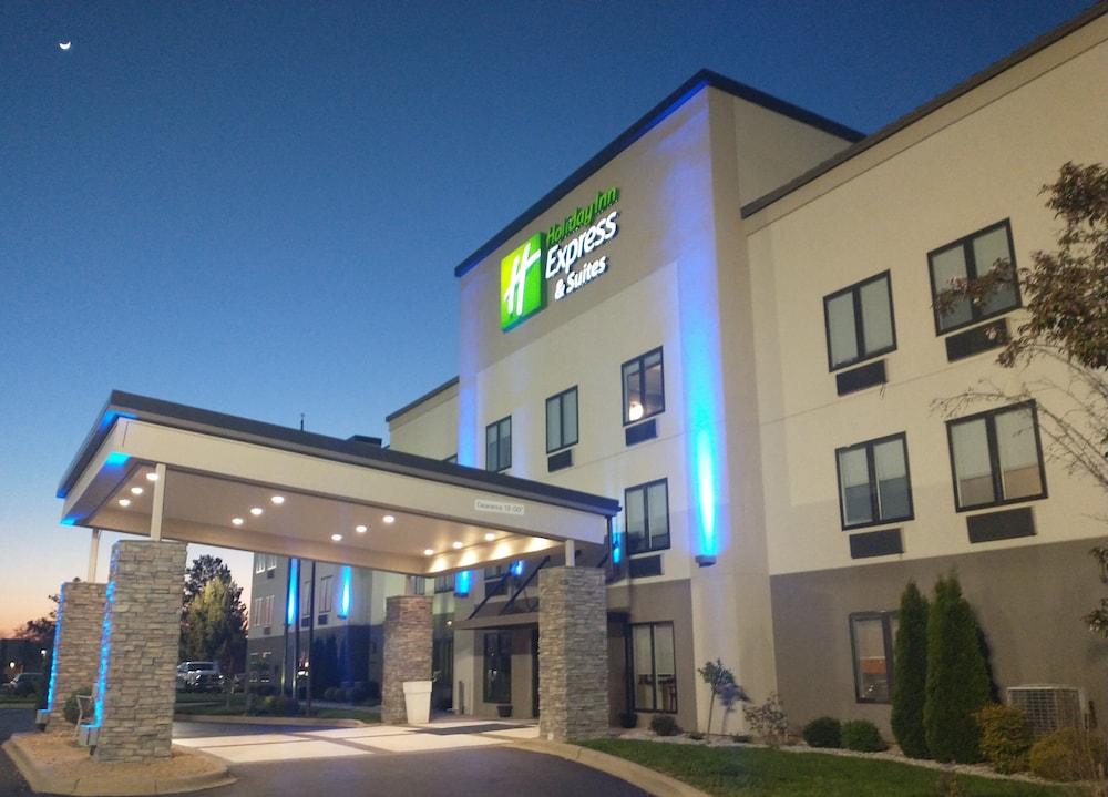 Holiday Inn Express Hotel & Suites Madison, an IHG Hotel - Exterior