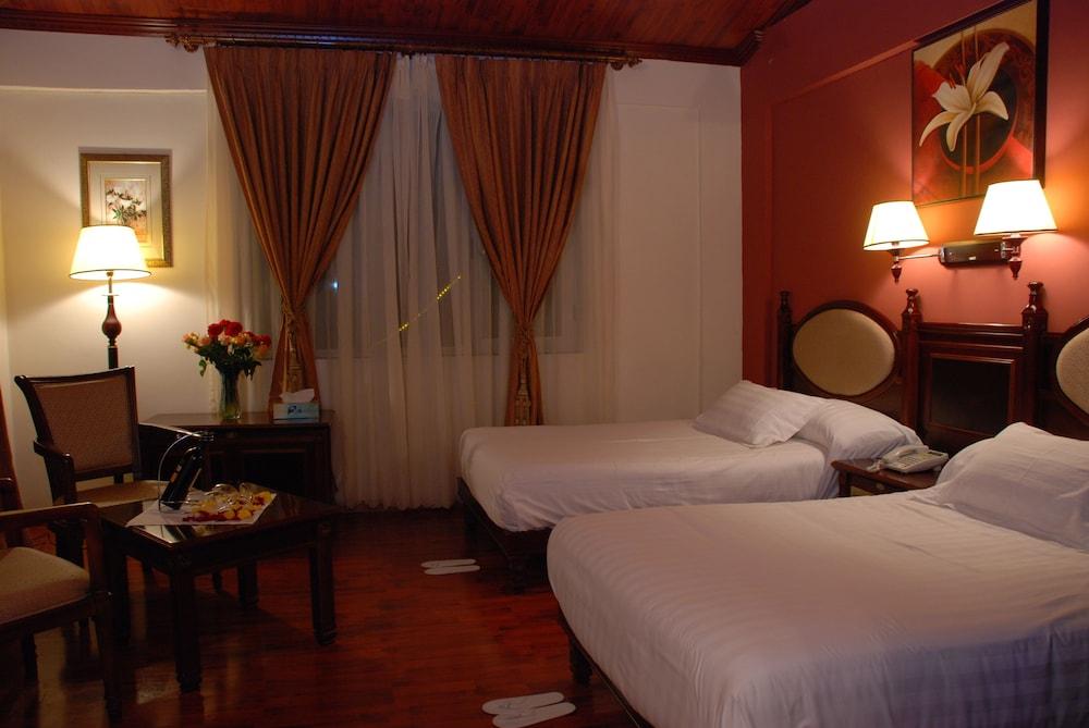 Adot Tina Hotel - Room