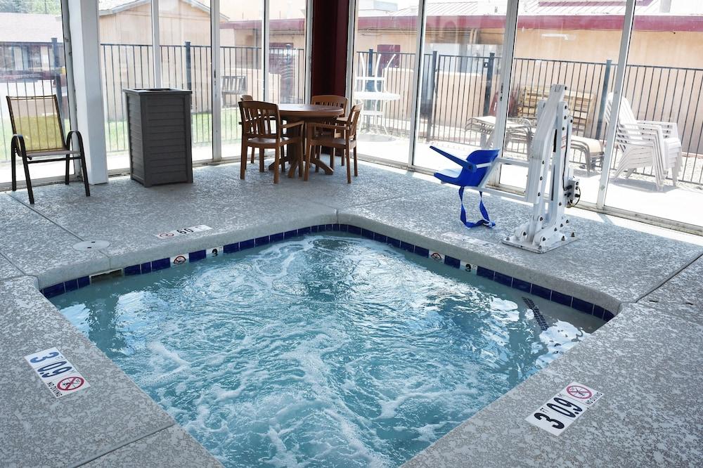 Super 8 by Wyndham Conference Center NAU/Downtown - Pool