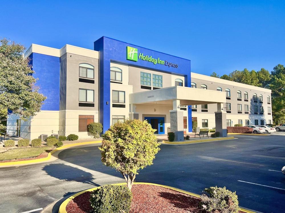 Holiday Inn Express Madison, an IHG Hotel - Featured Image