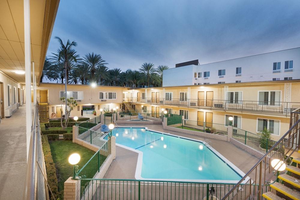 Americas Best Value Inn & Suites Anaheim Convention Center - Pool
