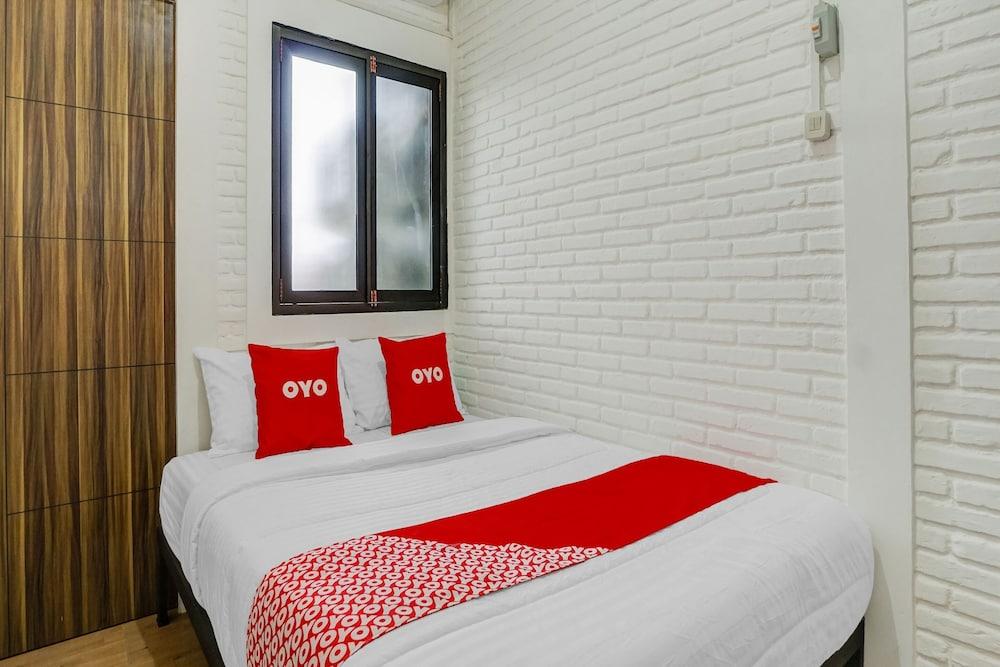 OYO 90828 Ara Guest House - Room