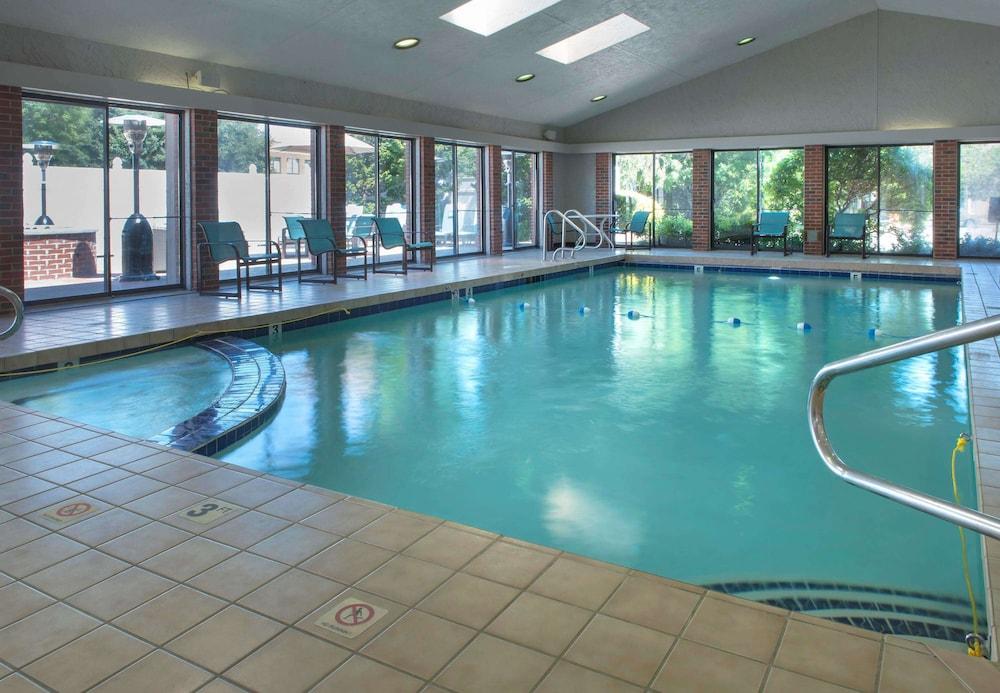 Sonesta ES Suites Providence - Airport - Indoor Pool