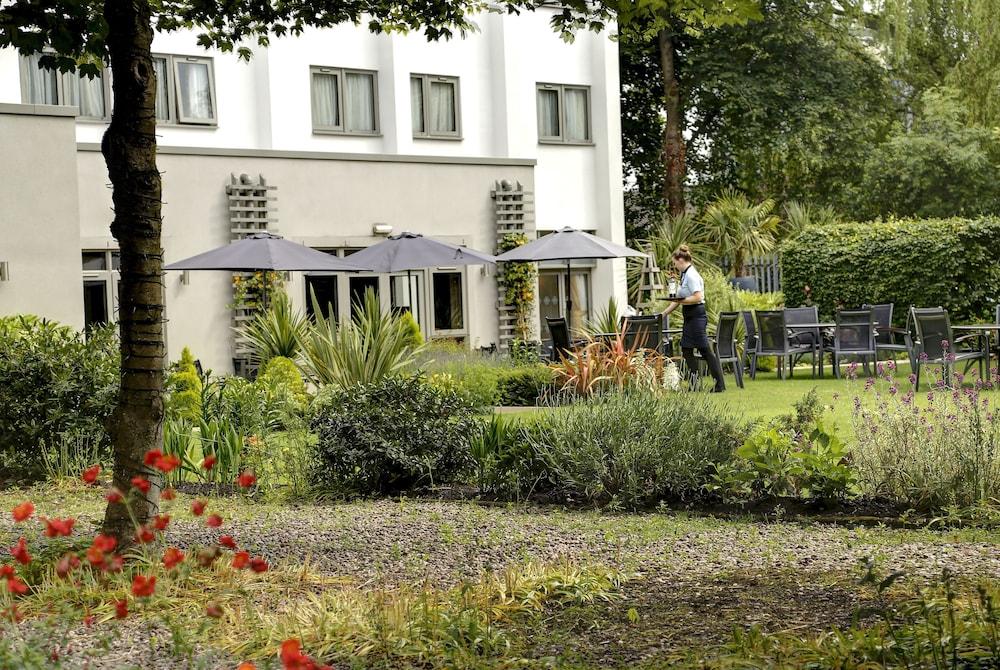Best Western Plus Pinewood Manchester Airport-Wilmslow Hotel - Exterior