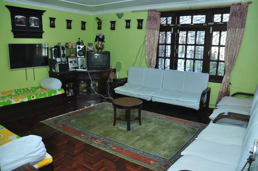 Nagarjun Homestay Pvt . Ltd - Living Room