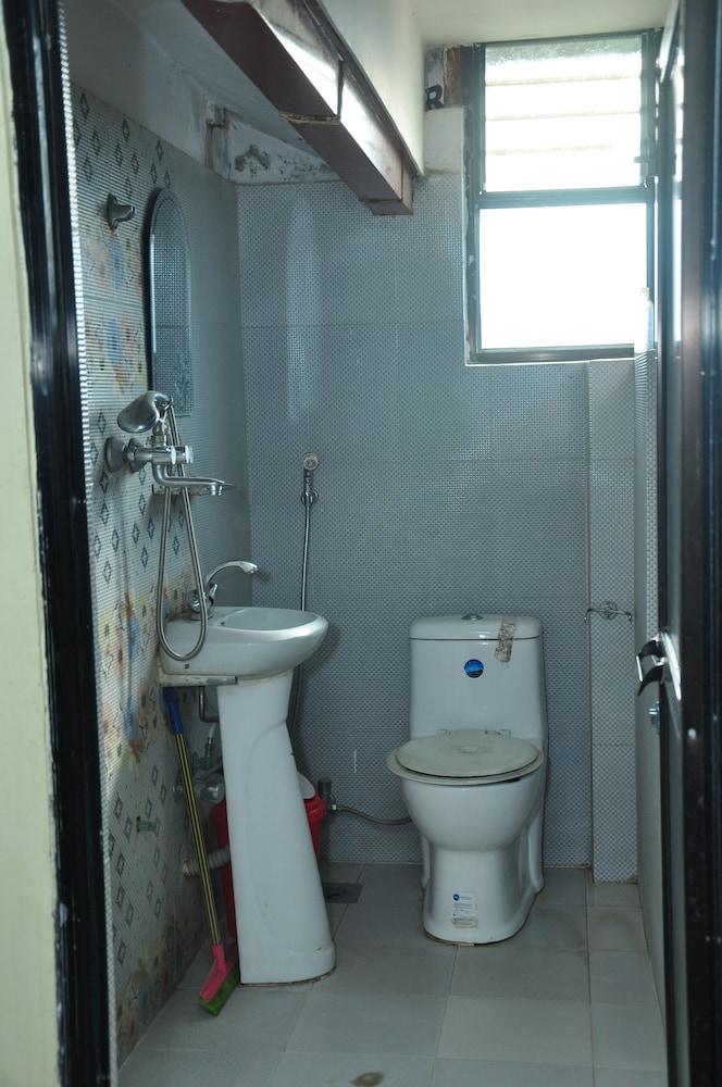 Nagarjun Homestay Pvt . Ltd - Bathroom