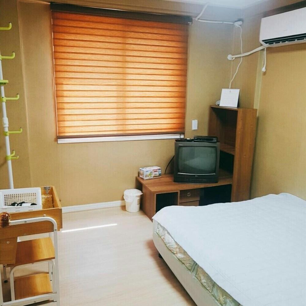 MK Guest House - Room