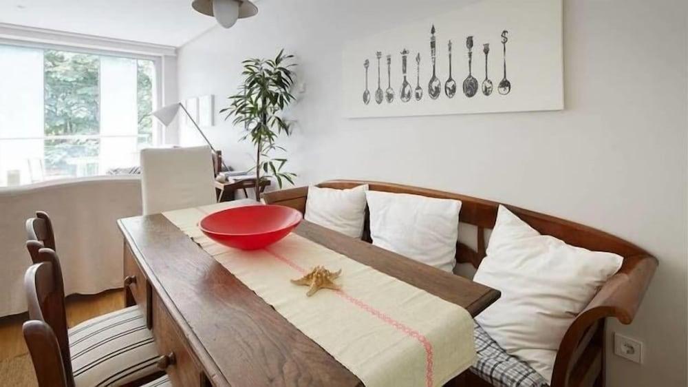Amara Astoria - Luxury Apartments - Living Room