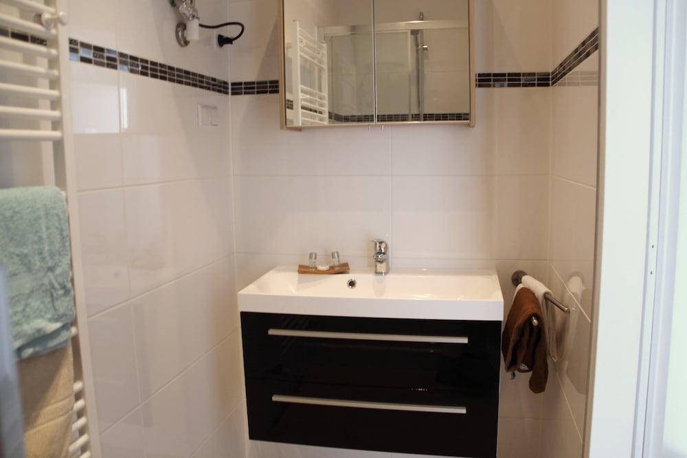 Apartment Huglgasse - Bathroom Sink
