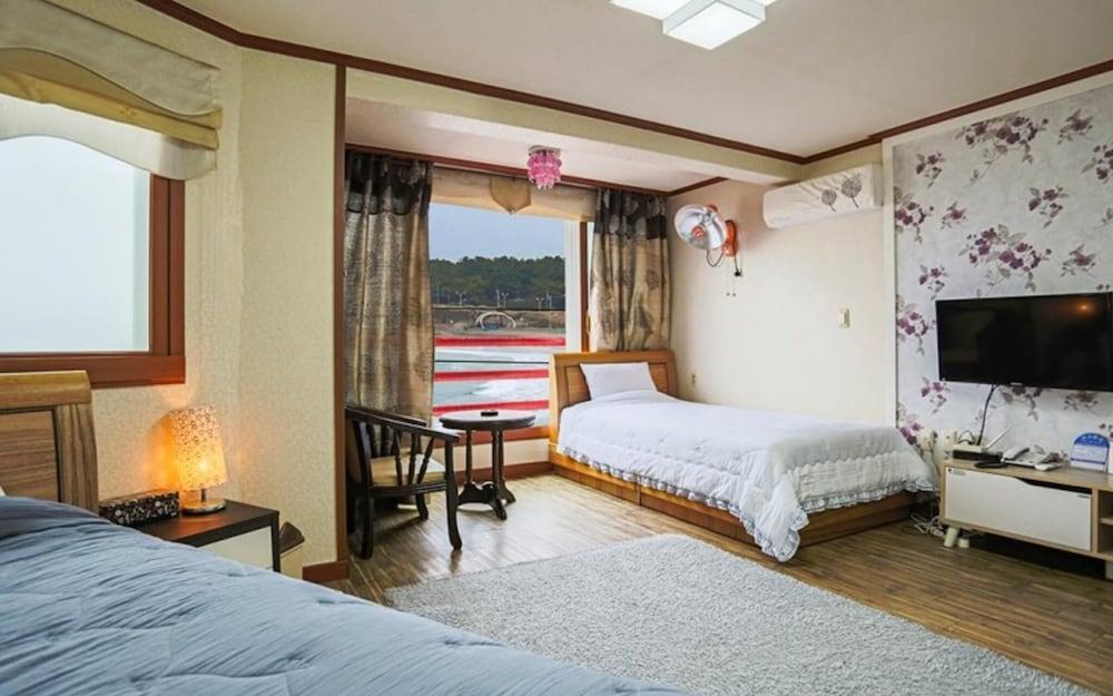 Jeju Iho Beach Pension - Room