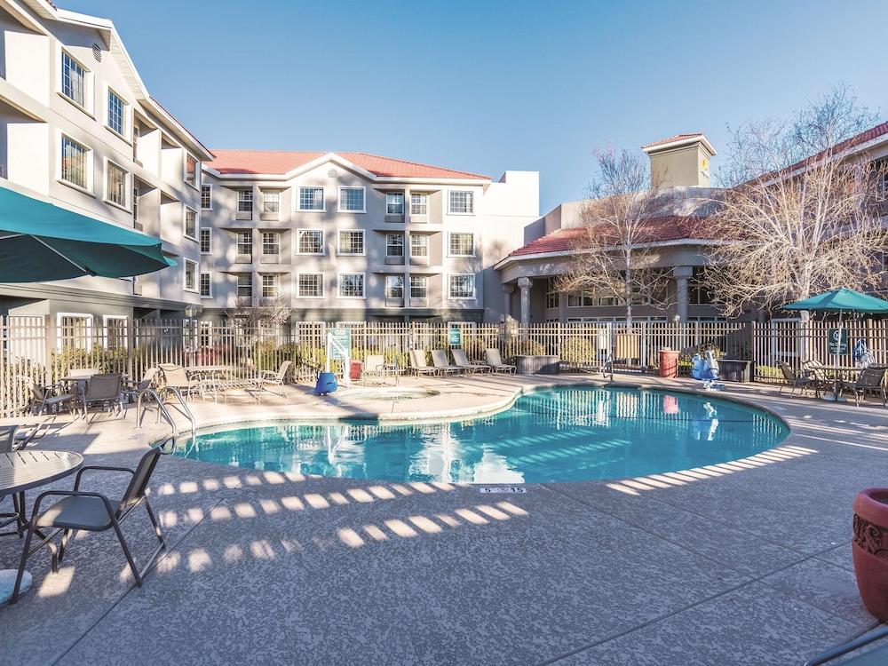 La Quinta Inn & Suites by Wyndham Flagstaff - Pool