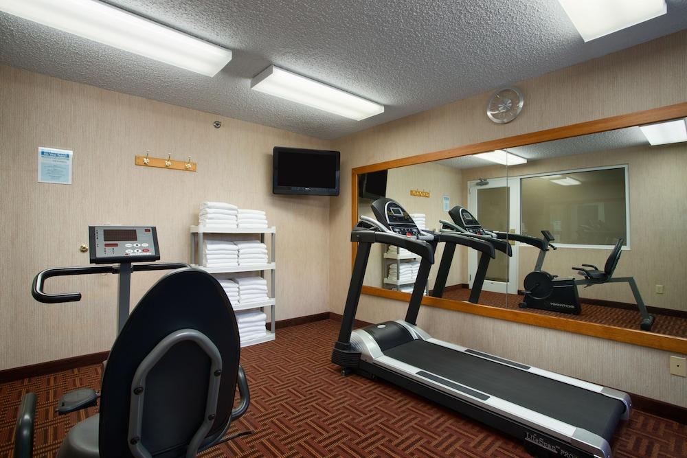 Super 8 by Wyndham Madison South - Fitness Facility