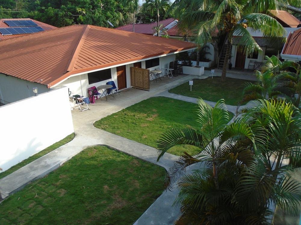 Parrot Resort Moalboal - Exterior