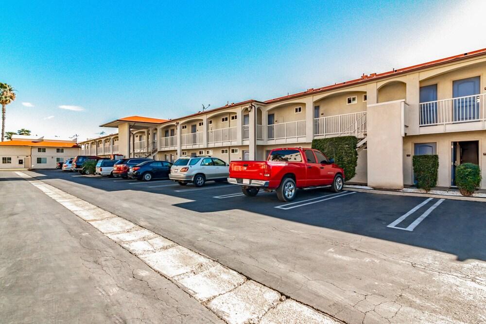Motel 6 Anaheim, CA - Featured Image