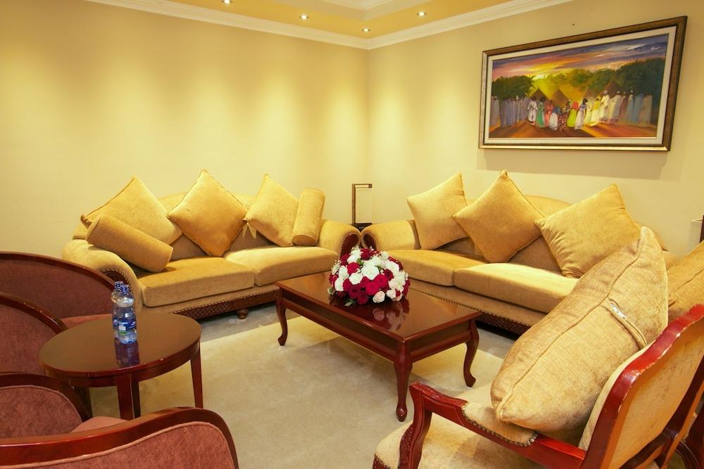 Nigist Towers Hotel & Apartments - Lobby Sitting Area