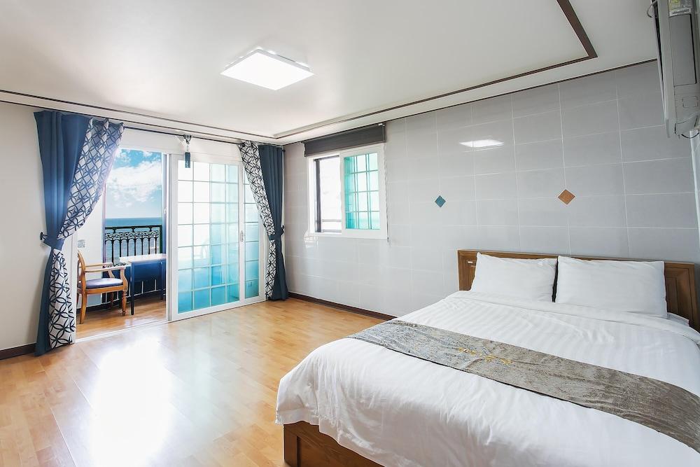 Jeju View Of Sea Pension - Featured Image