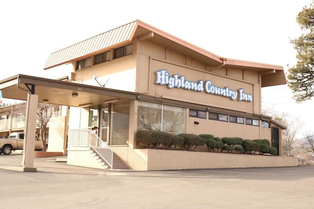 Highland Country Inn - Exterior