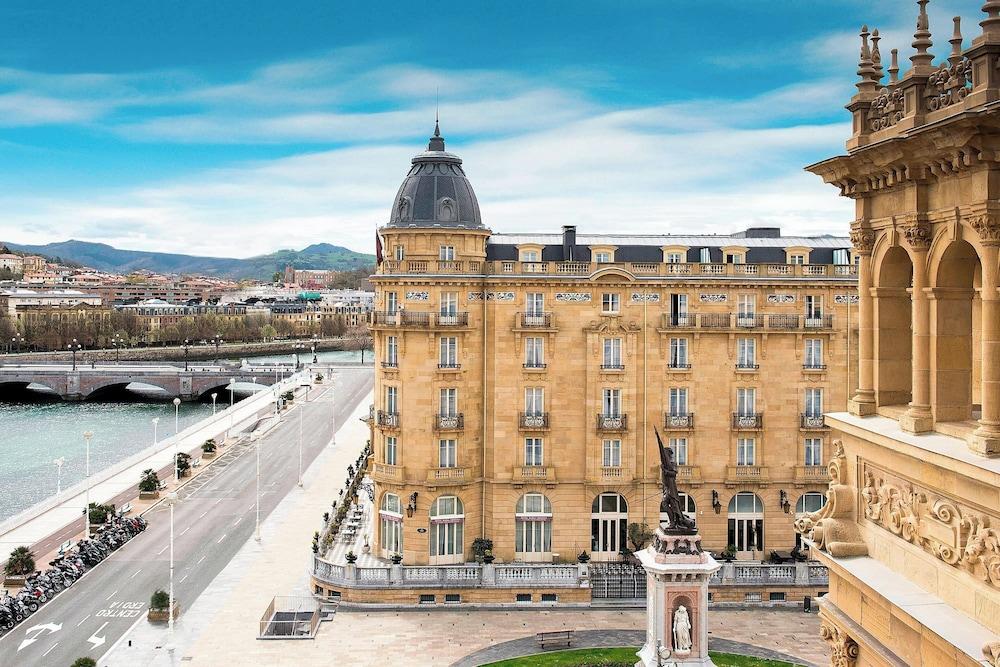 Hotel Maria Cristina, a Luxury Collection Hotel - Featured Image