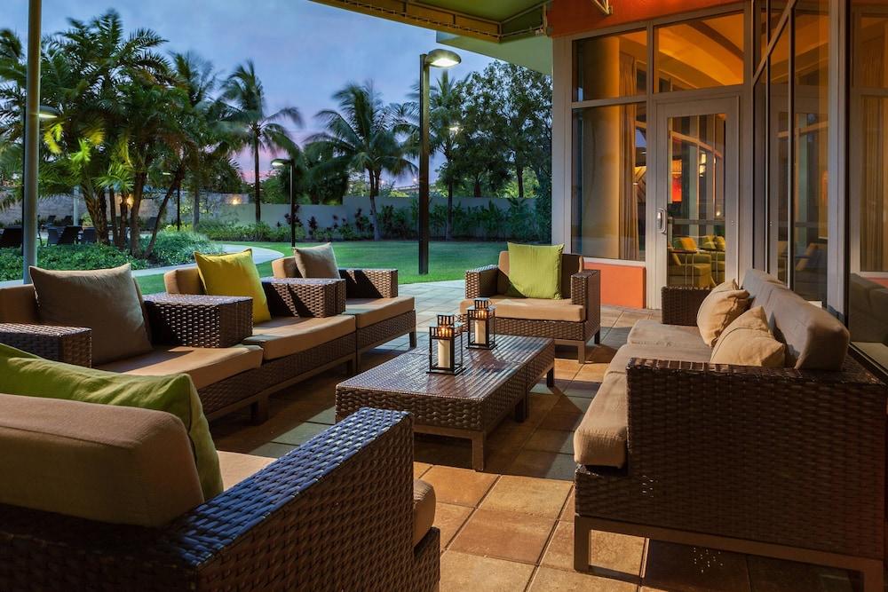 Courtyard by Marriott Miami Airport - Exterior