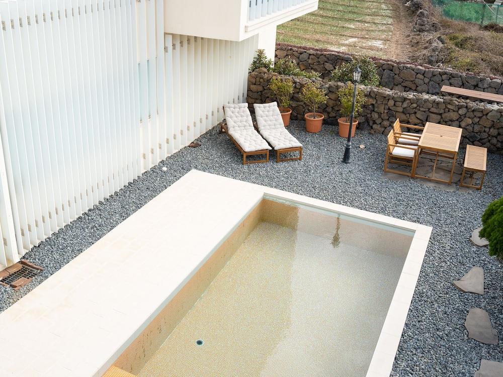 Namib Pool Villa Jeju - Private Pool