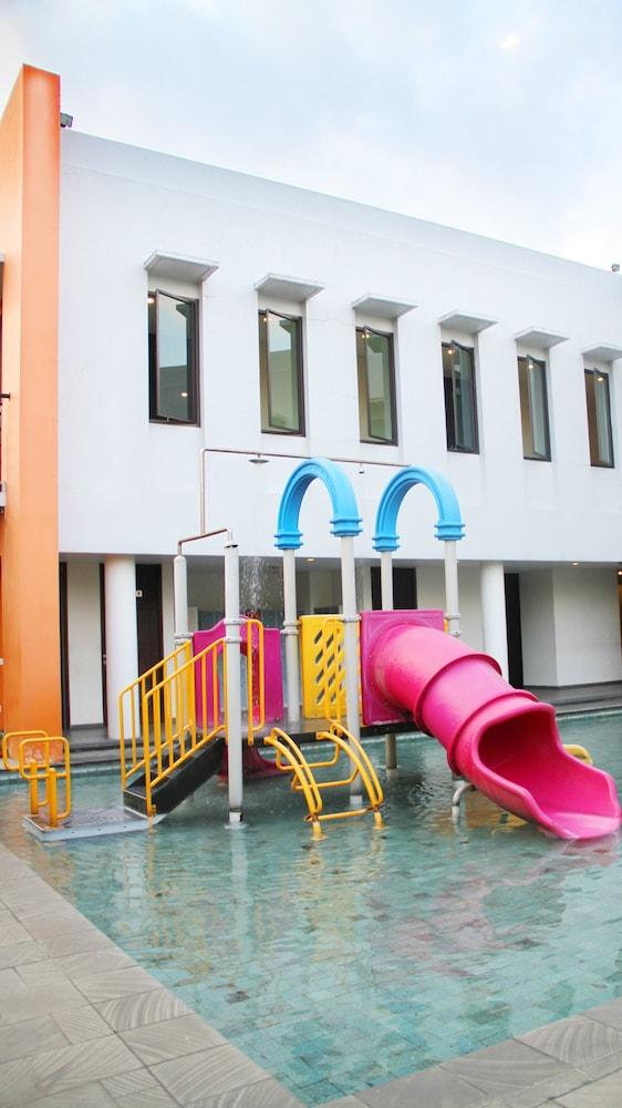 eL Hotel Malang - Pool