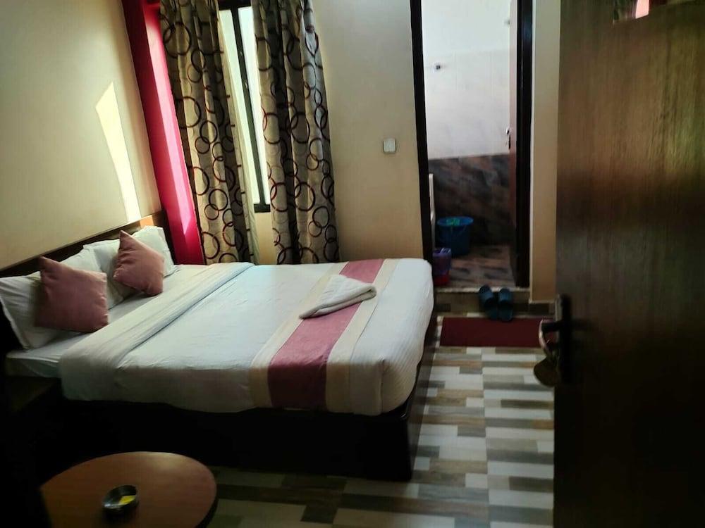 Rameshworam Hotel - Room