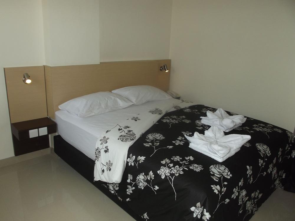 Manado Inn Hotel - Featured Image