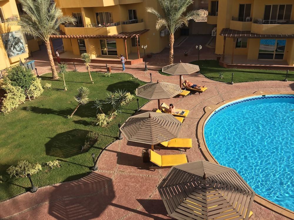 Pool View Apart At British Resort 1334 - Property Grounds