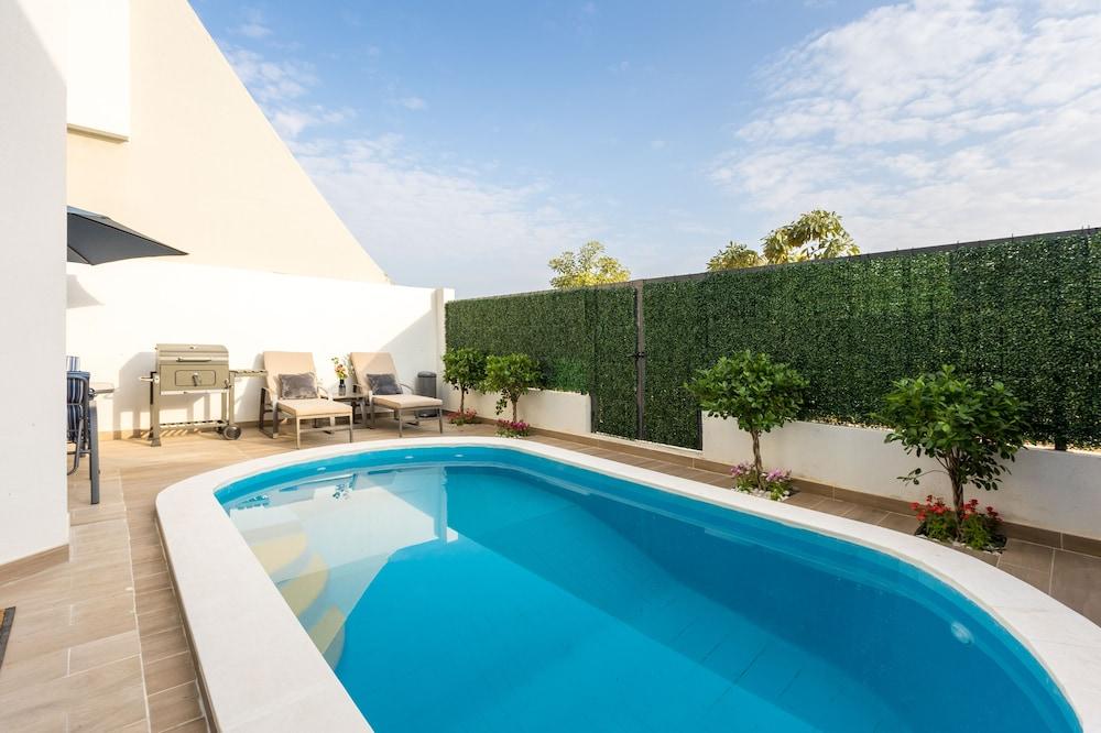Nasma Luxury Stays- Ras Al Khaimah - Outdoor Pool